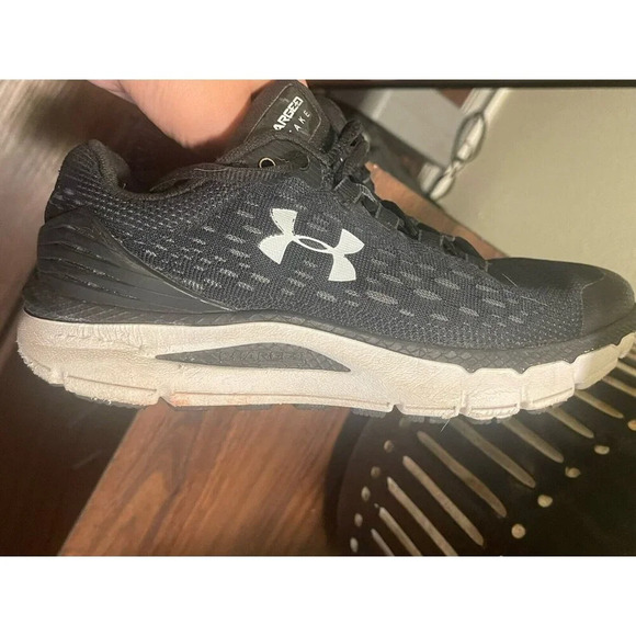 Under Armor Woman’s Black Charged Intake Tennish Athletic Shoes 6 - Picture 2 of 9